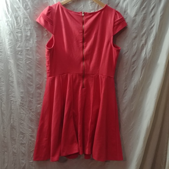 ELLE | Dress - Picture 2 of 4